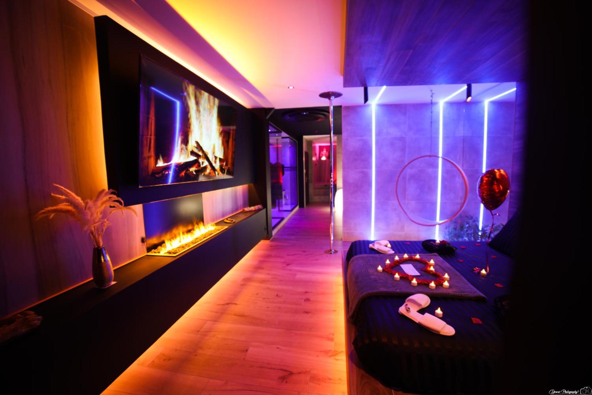 Les Secrets Rooms - Bonneval - Love Room - Spa Et Hammam Privatif Kültér fotó